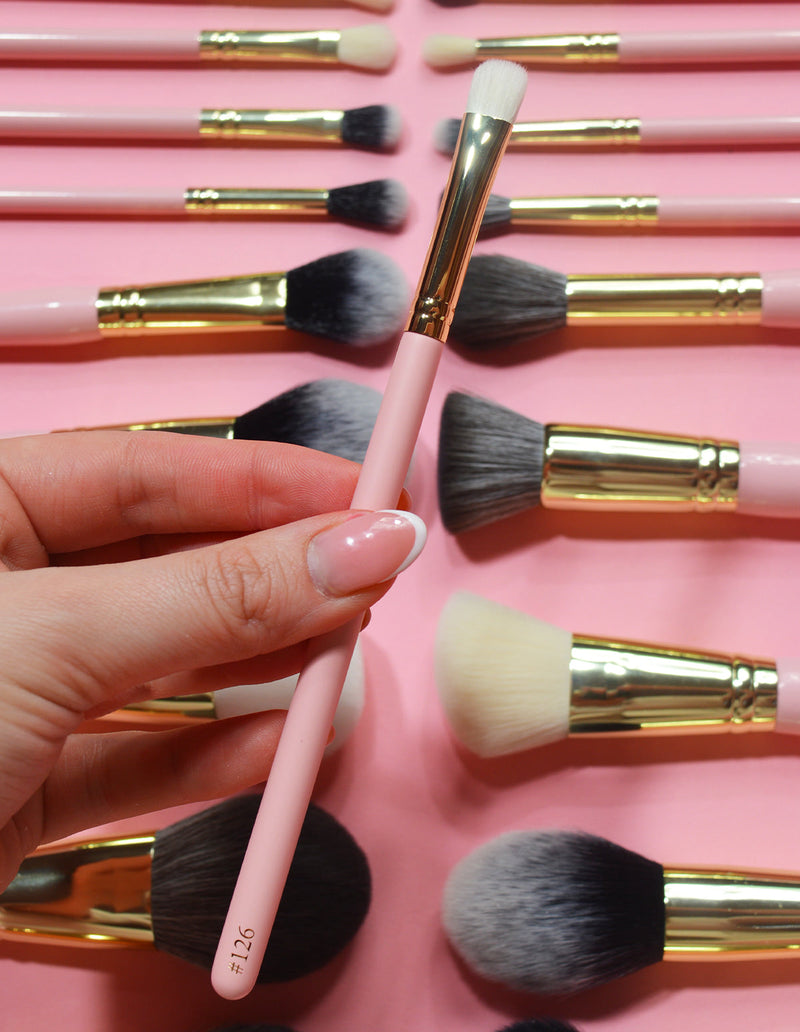 #126 Flat Fluffy Smudger Brush