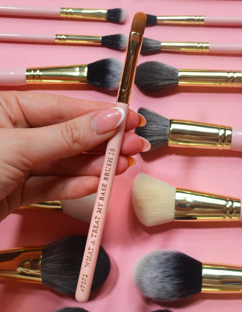 #7072 Flat Brush