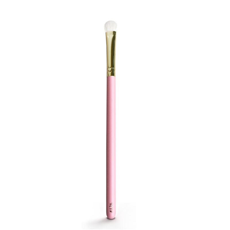 #126 Flat Fluffy Smudger Brush